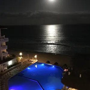 https://ocean-view-apartment-cancun.quintano-roohotels.com